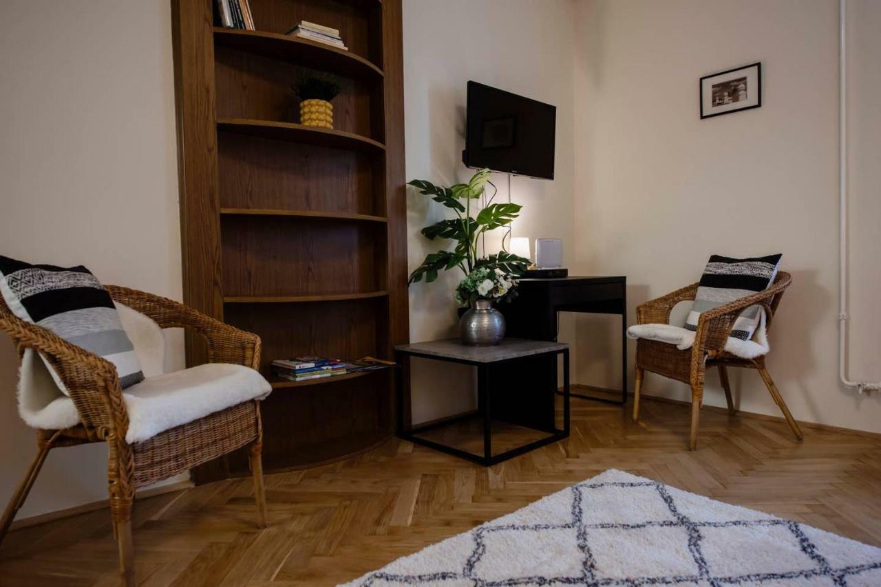 Viola Family Apartman Free Parking เปตช์ ภายนอก รูปภาพ